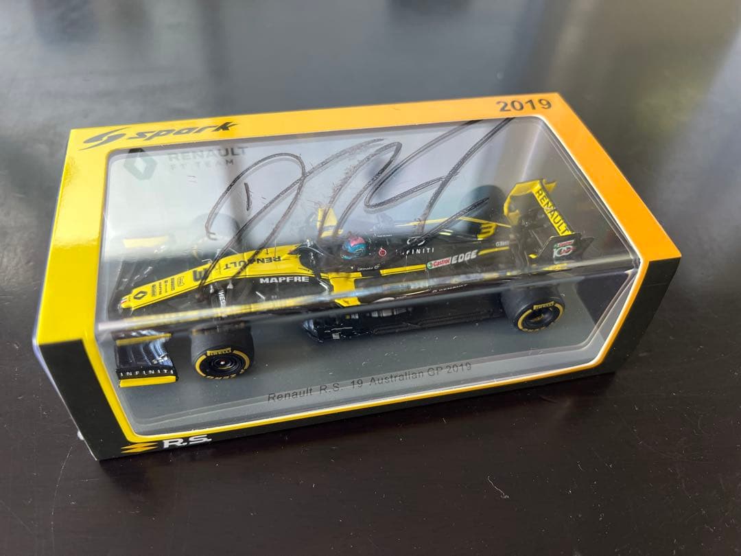 F1 Renault RS19 2019年ダニエルリカルド直筆サイン入り1:43