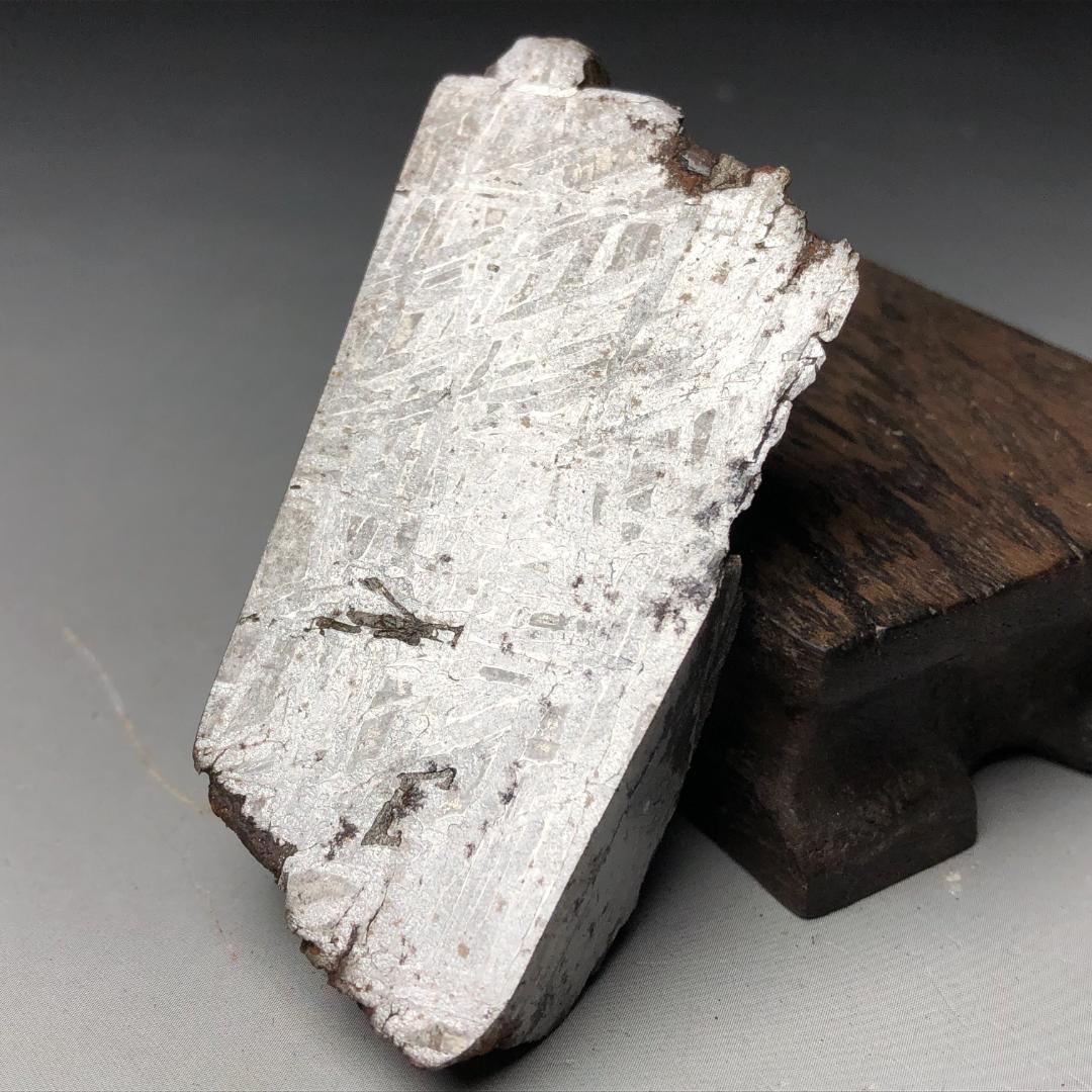 隕石 鉄隕石　アルタイ隕石　エンドカット　ナチュラル　重さ約175ｇ