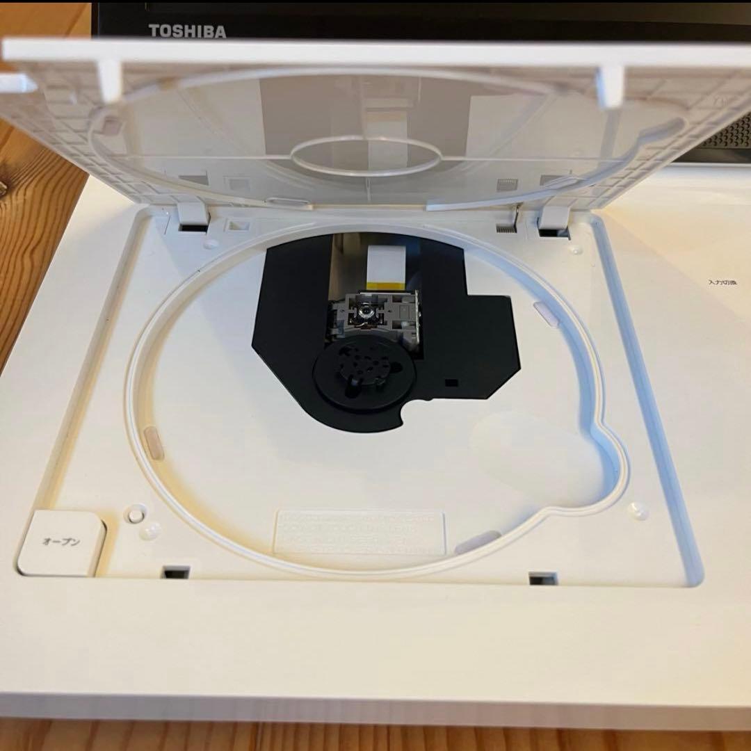 東芝　TOSHIBA ポータブルプレイヤー　DVDプレイヤー　REGZA