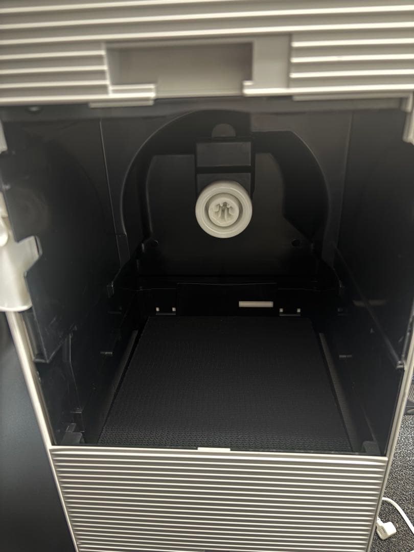 【ほぼ新品】DAIKIN ダイキン　空気清浄機 MCK70ZE2-W