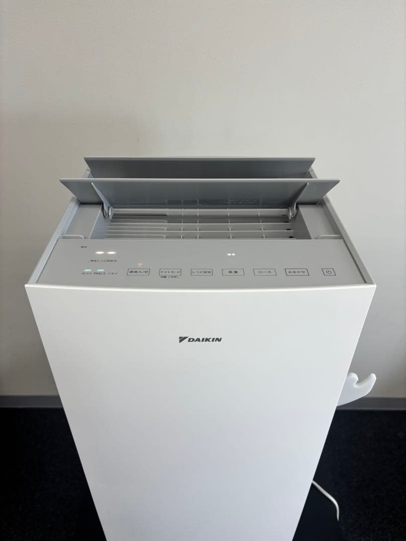 【ほぼ新品】DAIKIN ダイキン　空気清浄機 MCK70ZE2-W