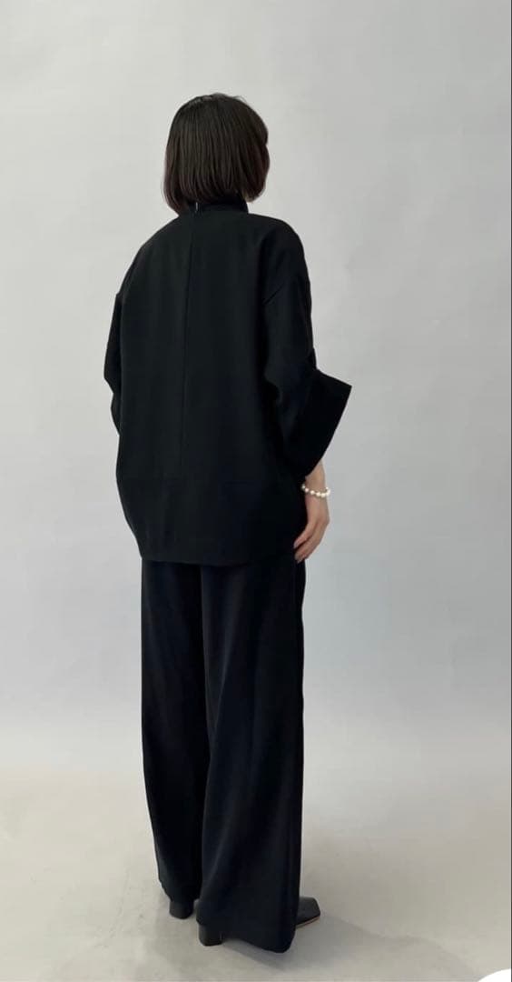 A g aブラック ダブルクロスギャザーノーカラージャケット