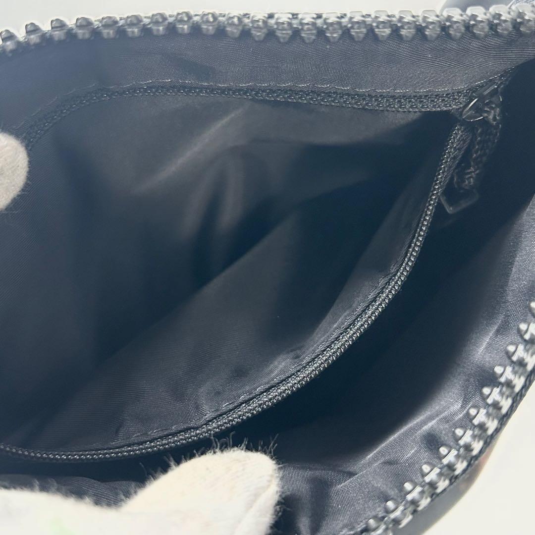 あちゅ CHANEL スポーツライン　ナイロン　ショルダーバッグ