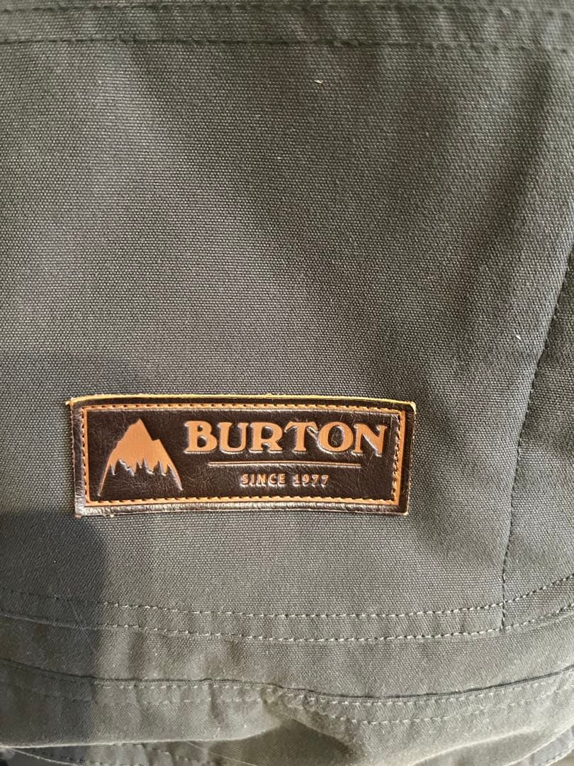 BURTON フード付きスノーボードウェア　カーキ色ジャケット
