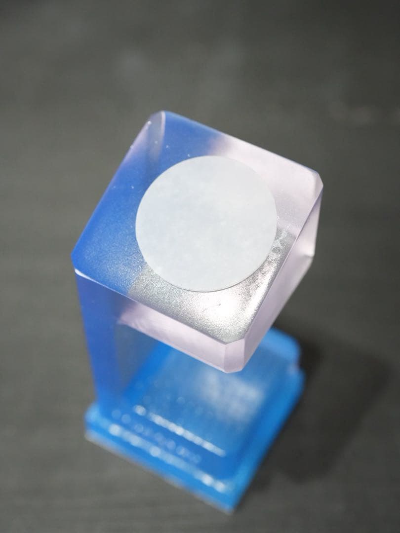 アイスクリアムントル 底面ブルー屈折 腕時計スタンド