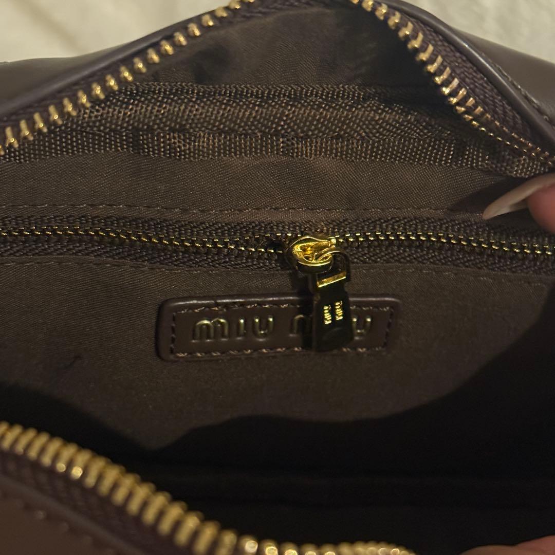 MIU MIUマテラッセ　ブラウン