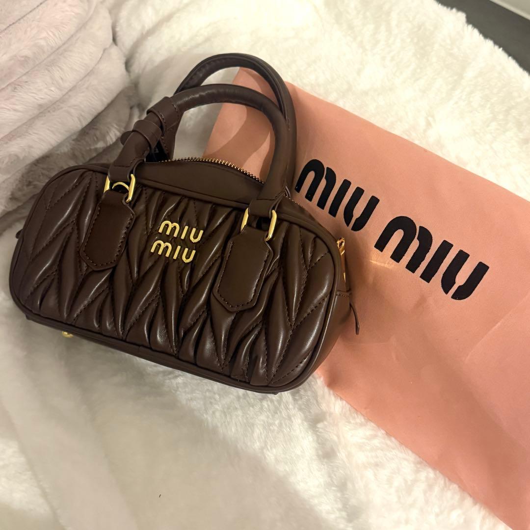 MIU MIUマテラッセ　ブラウン