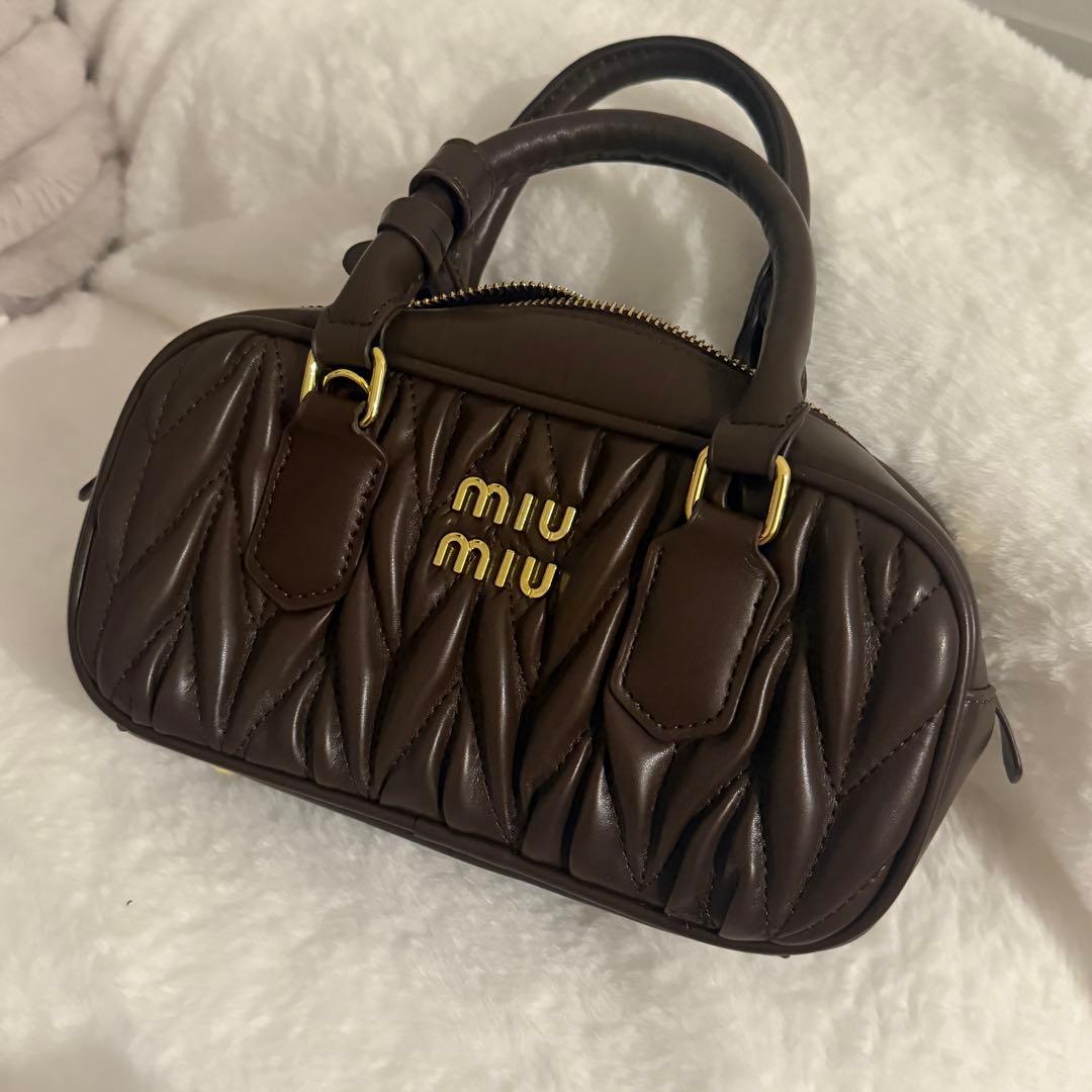 MIU MIUマテラッセ　ブラウン