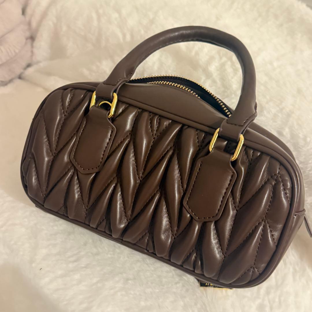 MIU MIUマテラッセ　ブラウン