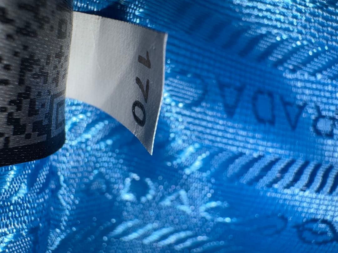 PRADA サフィアーノ ショルダーバッグ