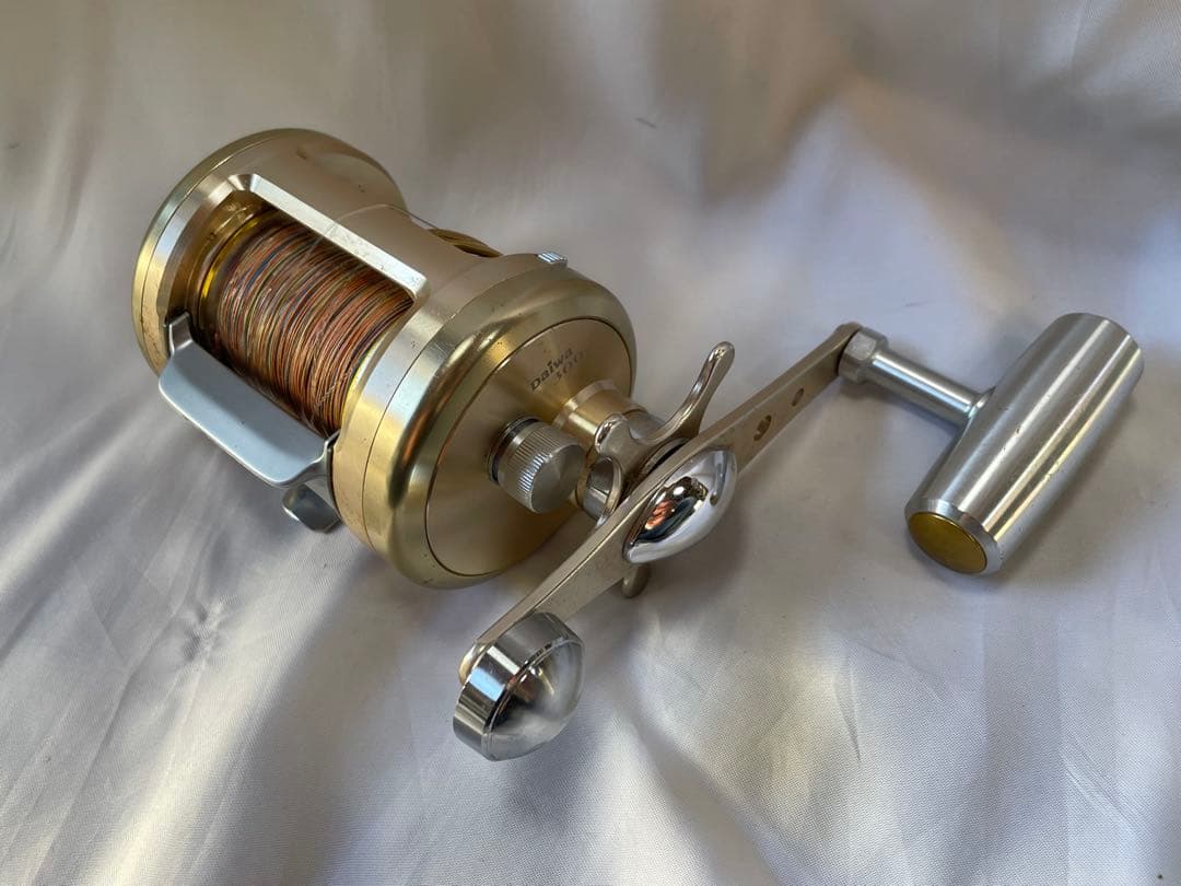 Daiwa 300 フィッシングリール ゴールド/シルバー