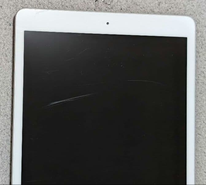 iPad第7世代 32GB シルバー Wi-Fiモデル