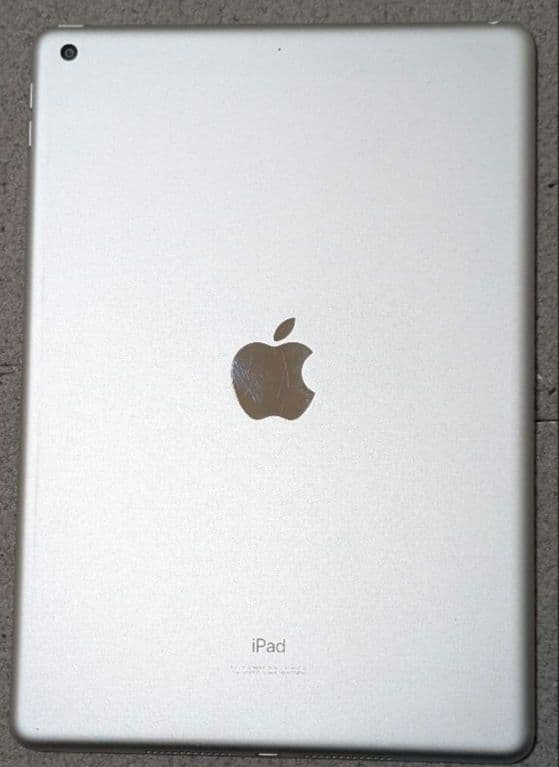 iPad第7世代 32GB シルバー Wi-Fiモデル