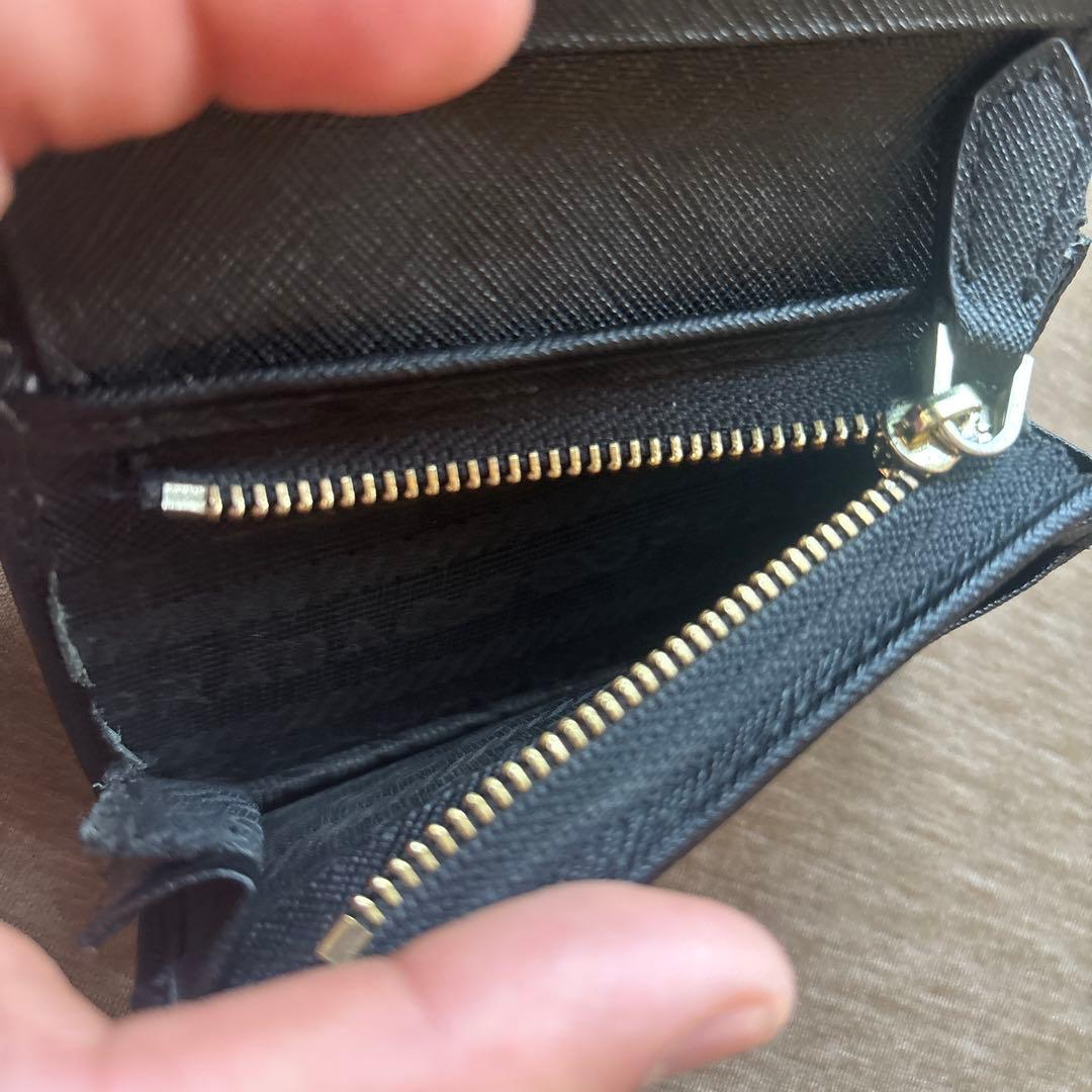 PRADA ブラック 二つ折り財布 サフィアーノレザー