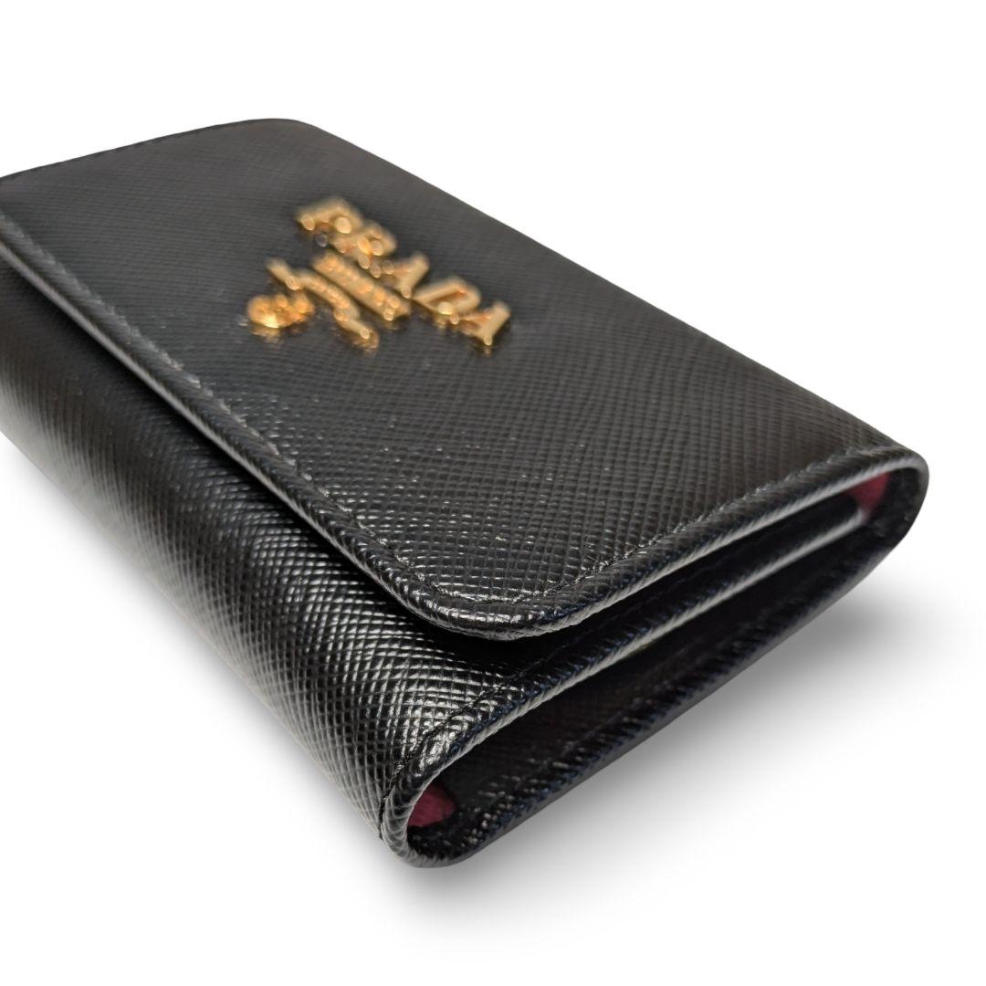 【極美品】PRADAプラダ レザー 4連キーケース　内側ピンク