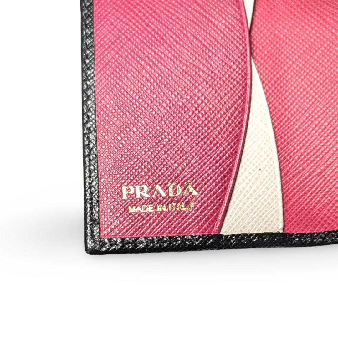【極美品】PRADAプラダ レザー 4連キーケース　内側ピンク