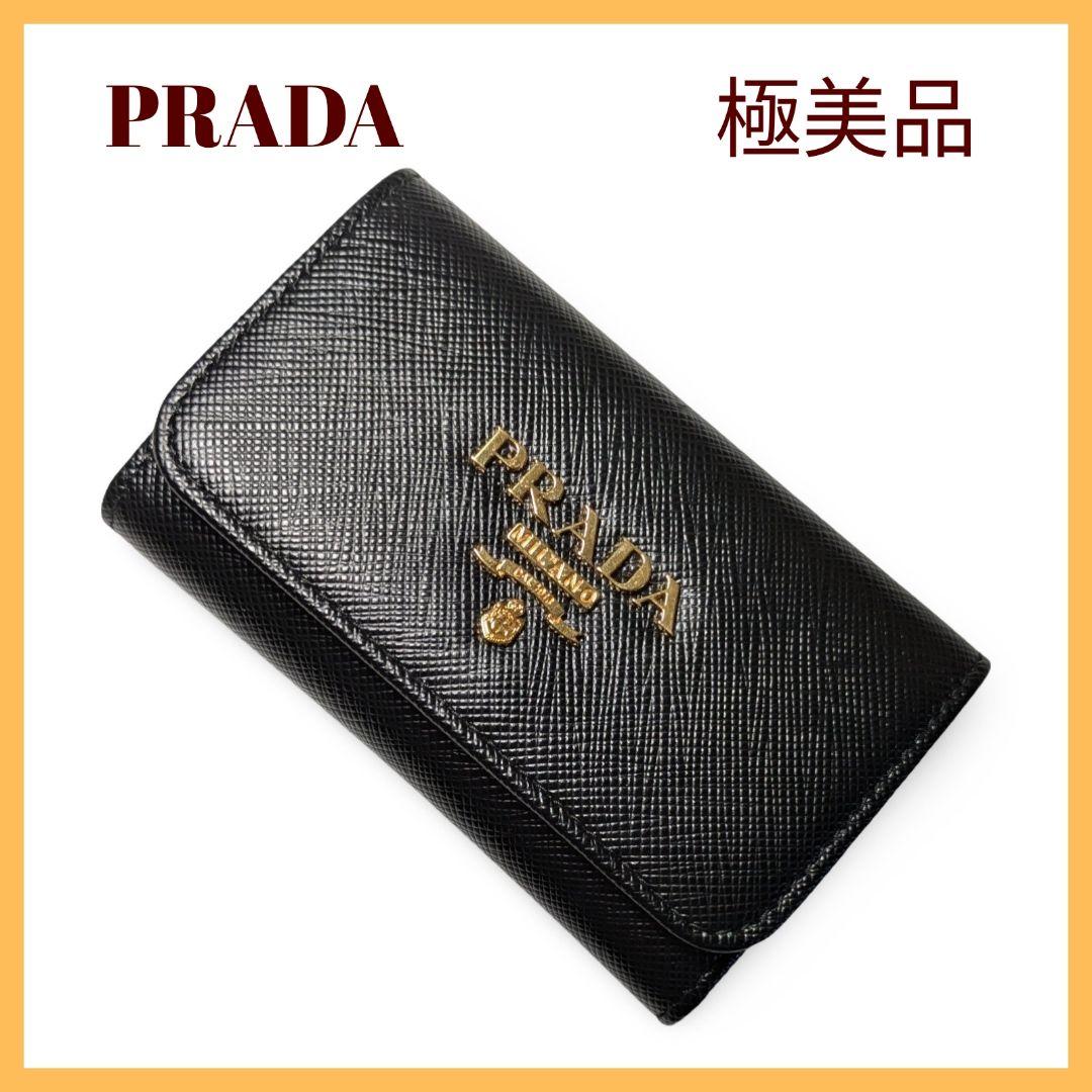 【極美品】PRADAプラダ レザー 4連キーケース　内側ピンク