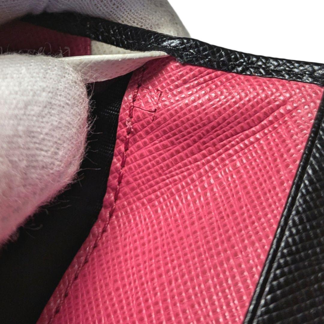 【極美品】PRADAプラダ レザー 4連キーケース　内側ピンク