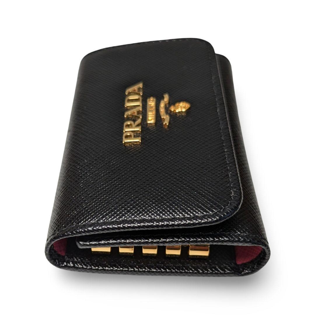 【極美品】PRADAプラダ レザー 4連キーケース　内側ピンク