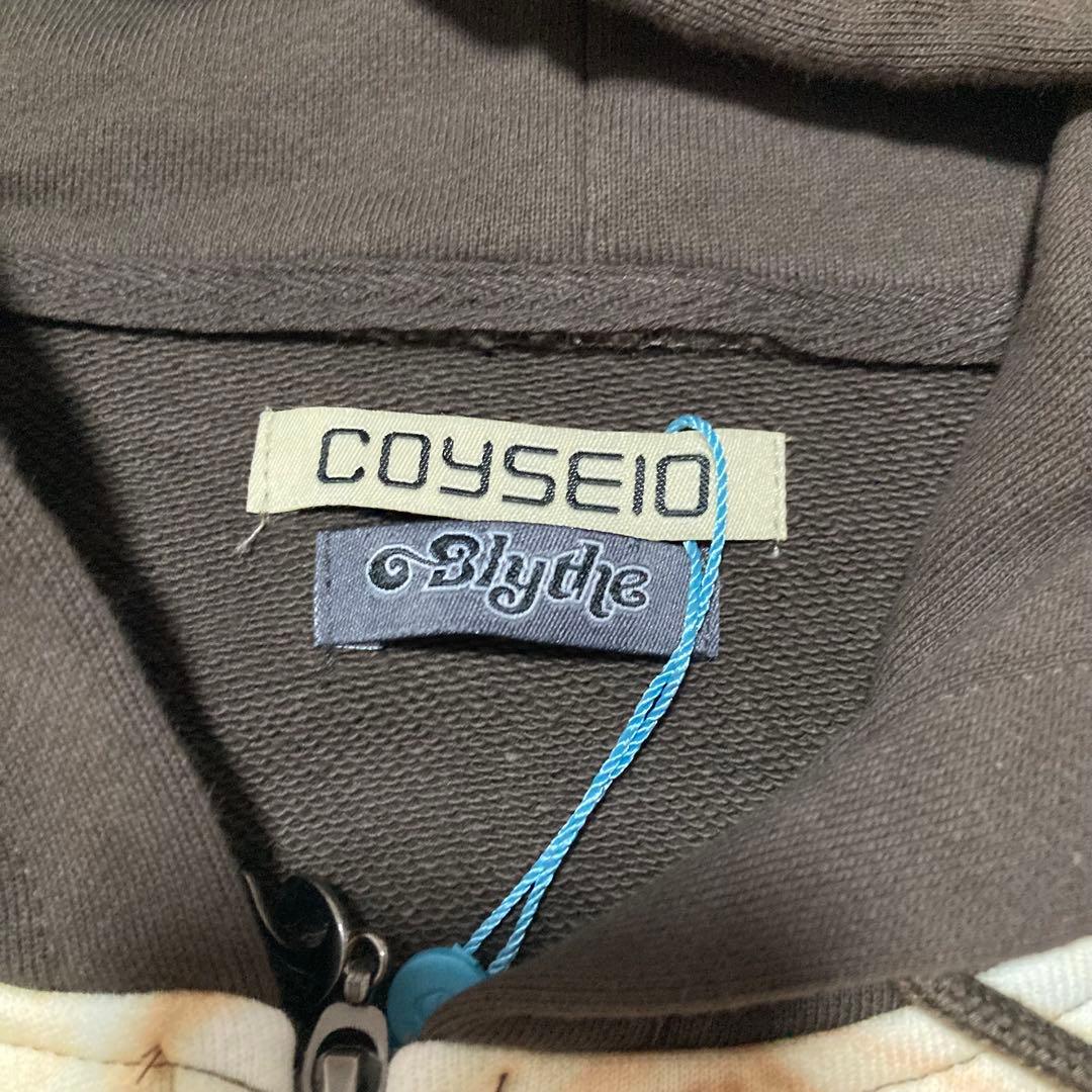 Coyseio人形プリント フルジップフーディ ブラウン