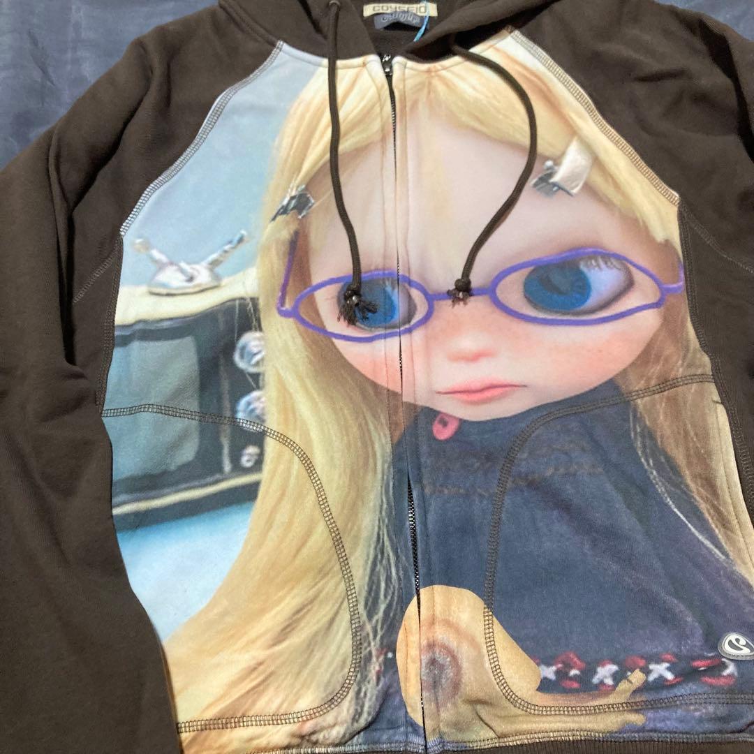 Coyseio人形プリント フルジップフーディ ブラウン