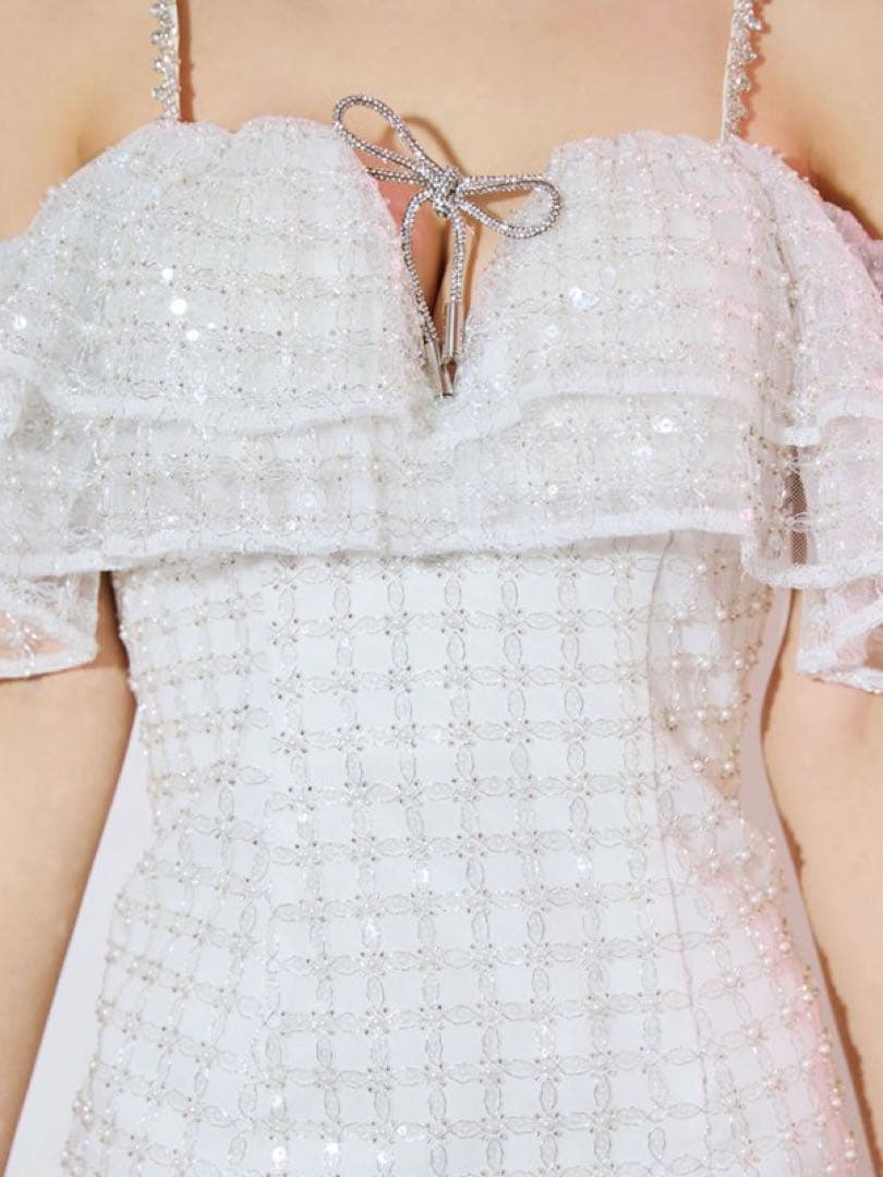 オフショルダー フリル ホワイトミニドレス