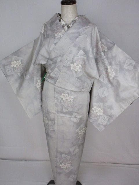 新古品！白大島紬＊７マルキ＊本場大島紬＊色紙文＊着物＊１５９ｃｍ＊裄６３