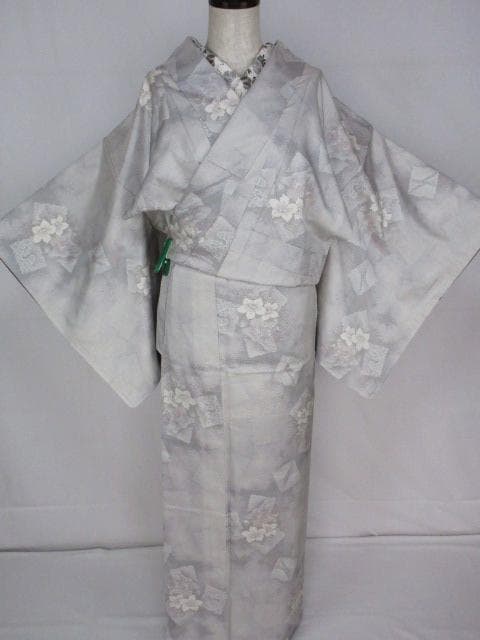 新古品！白大島紬＊７マルキ＊本場大島紬＊色紙文＊着物＊１５９ｃｍ＊裄６３