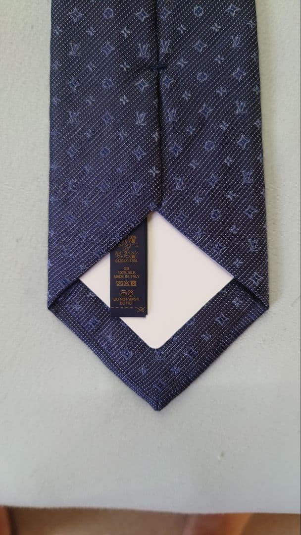 LOUIS VUITTON ネイビー ネクタイ新品、箱付き
