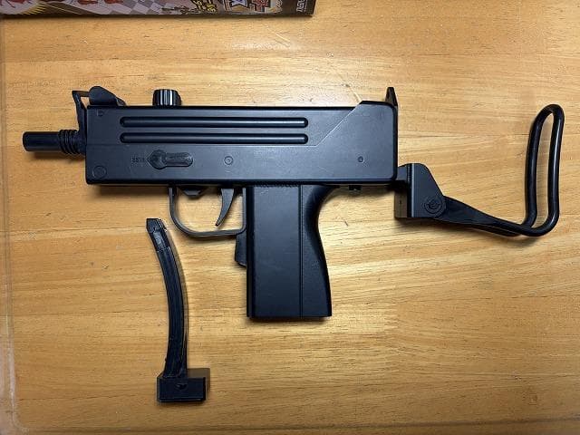 あ*き様 ジャンク扱い・10禁エアガンセット+ホルスター+ライフルケース等