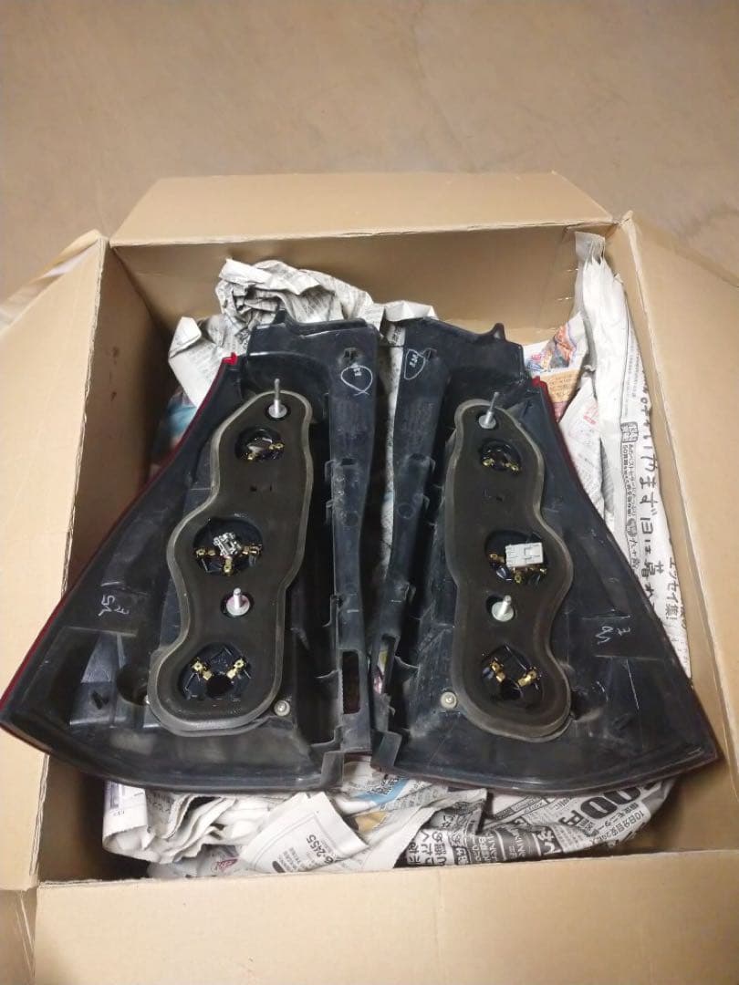 215ハイラックスサーフ純正テールランプ