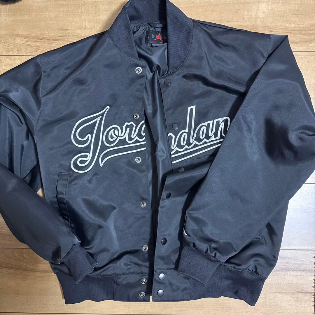 ナイキジョーダンサテンスタジャン