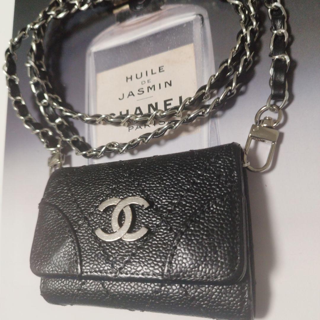 シャネルマトラッセ　キーケース　キャビアスキン　斜めがけ