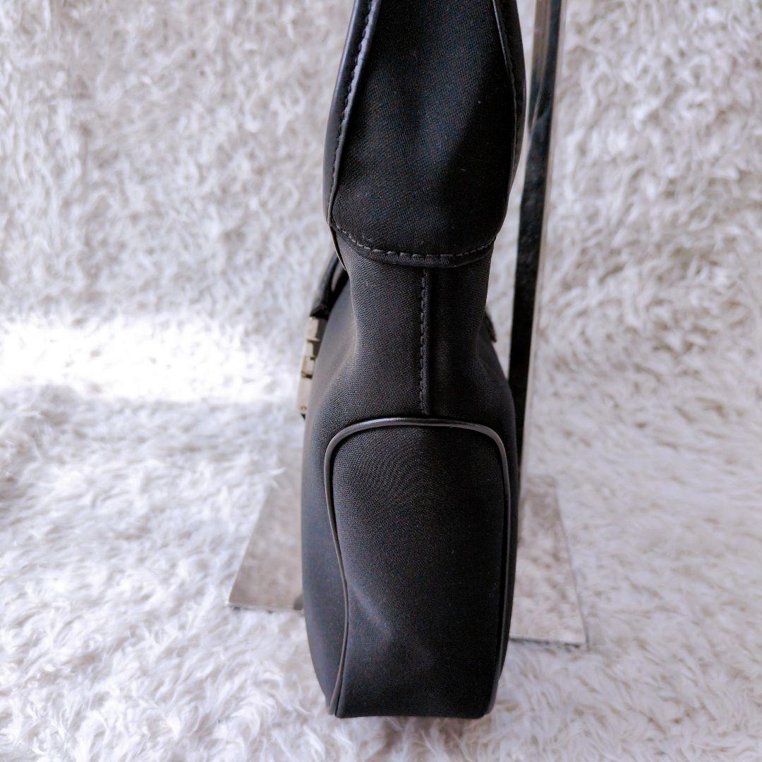 サルヴァトーレフェラガモ　ショルダーバッグ　ワンショルダー　ナイロン　ロゴ金具