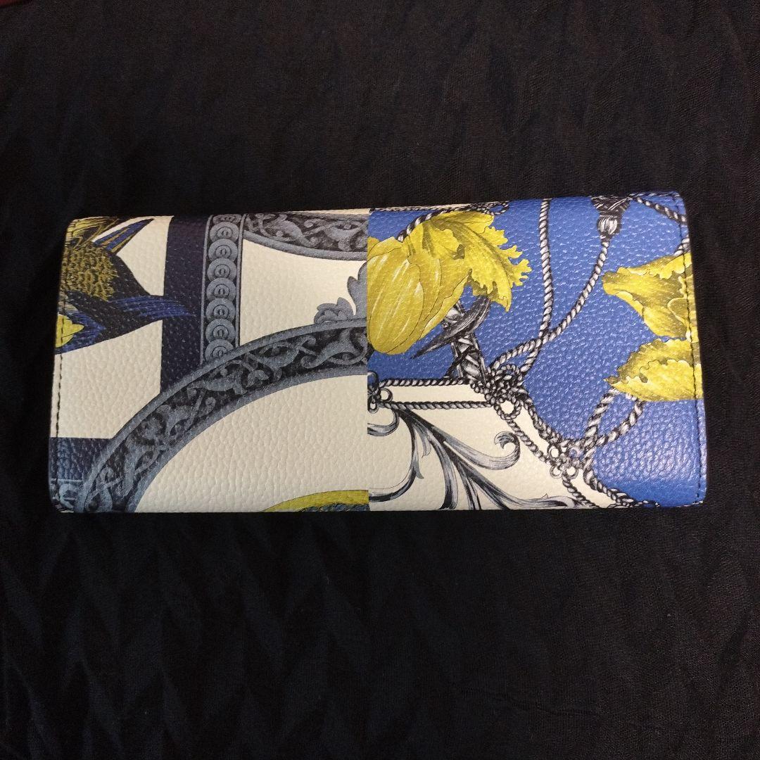 未使用Ferragamo フェラガモ　ガンチーニ　長財布 鳥と花の美しいプリント