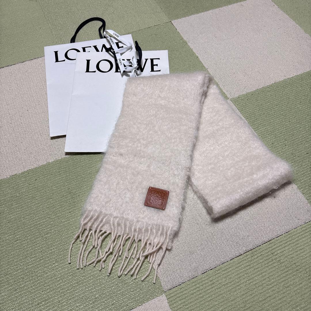 LOEWE アイボリーマフラー フリンジ付き