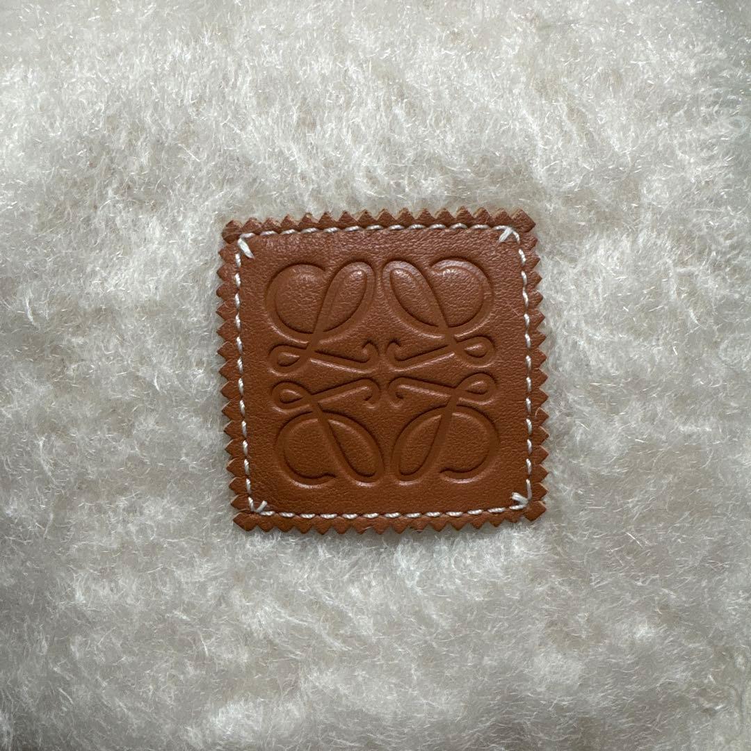 LOEWE アイボリーマフラー フリンジ付き