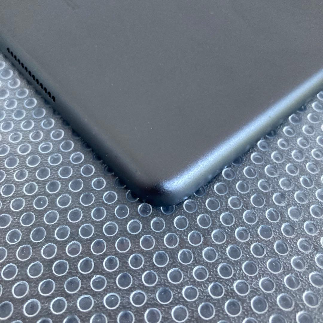 3776【早い者勝ち】電池最良好☆iPad8 第8世代 32GB SIMフリー☆