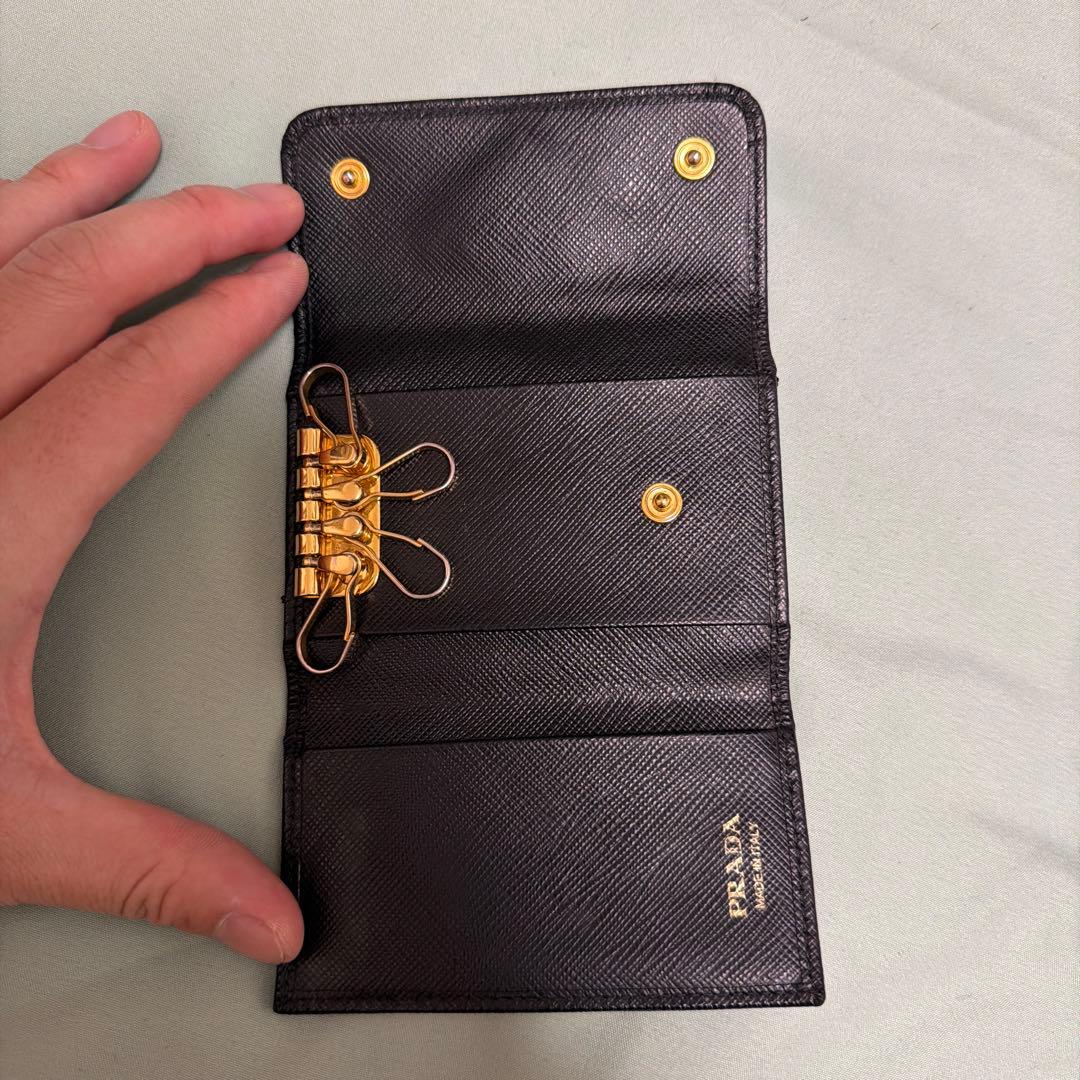 PRADA プラダ サフィアーノレザー キーケース ブラック ゴールドロゴ