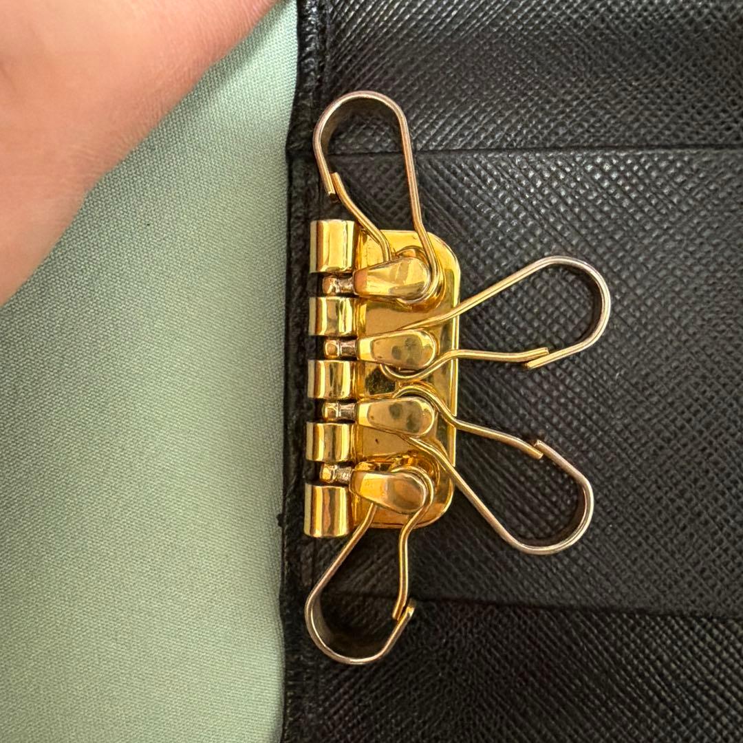 PRADA プラダ サフィアーノレザー キーケース ブラック ゴールドロゴ