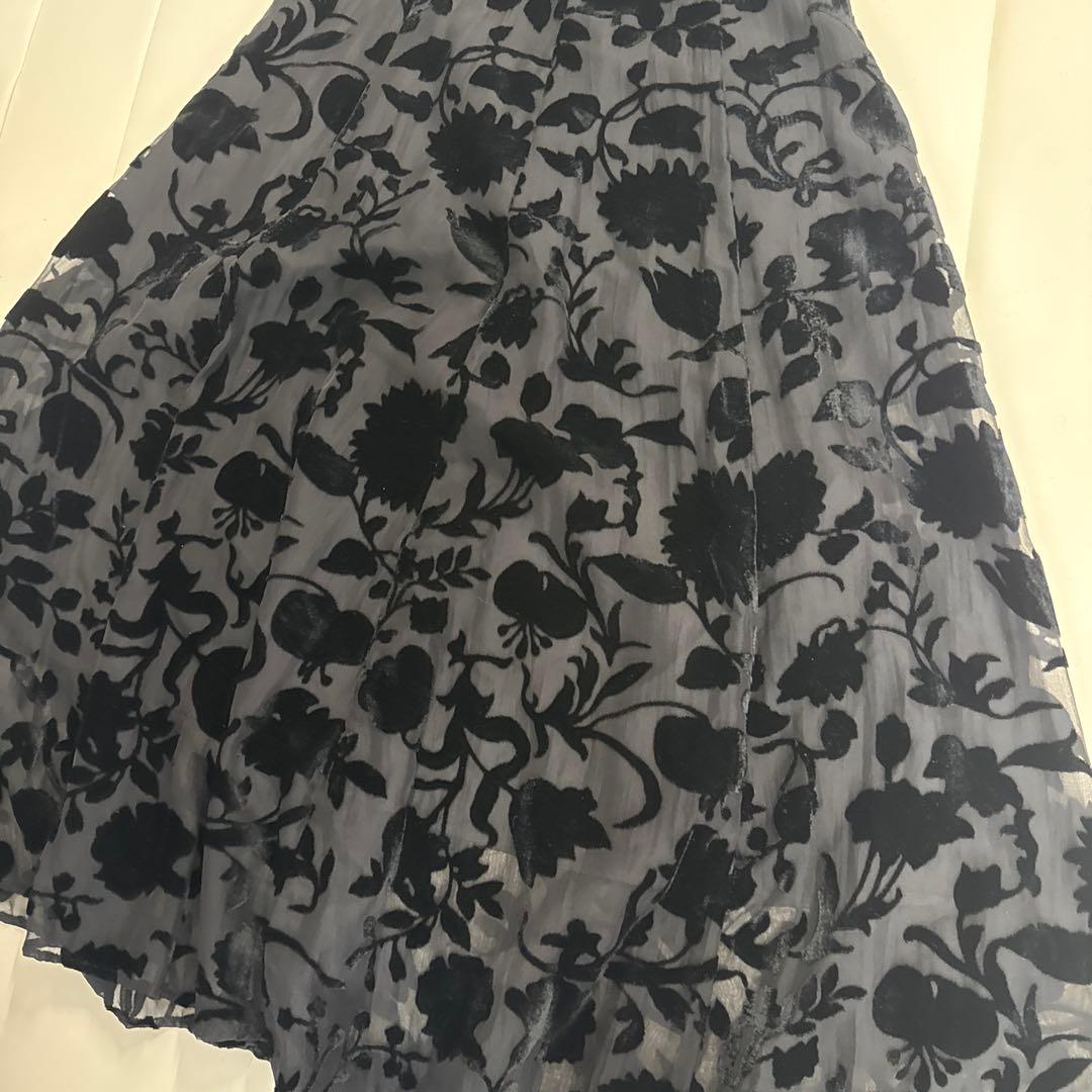 〈定価:18,700〉tnewties Vネックドレス