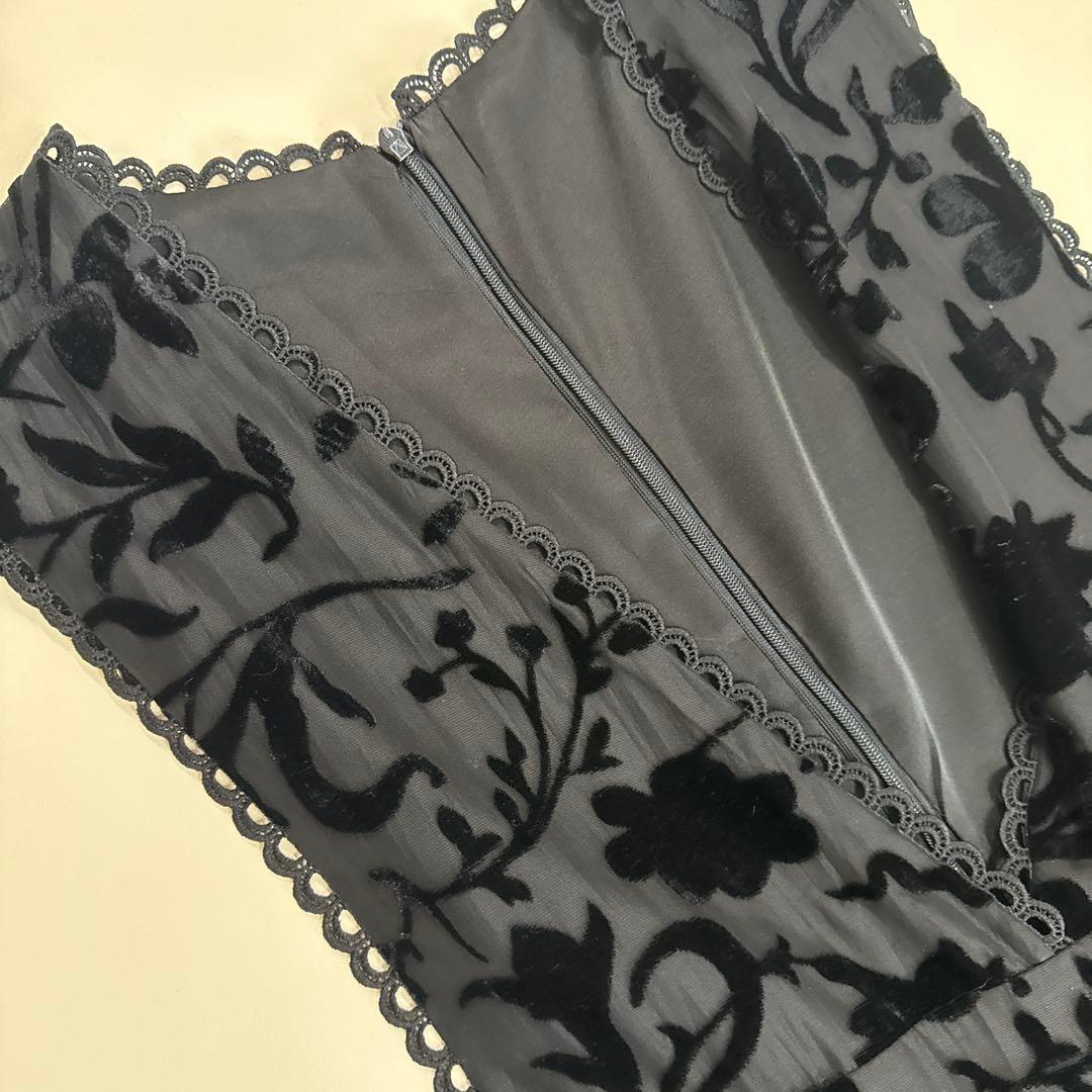 〈定価:18,700〉tnewties Vネックドレス