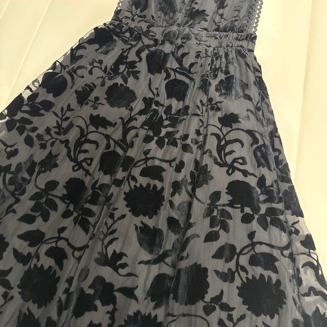 〈定価:18,700〉tnewties Vネックドレス