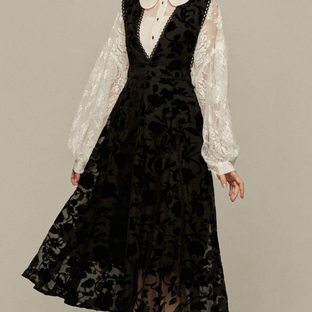 〈定価:18,700〉tnewties Vネックドレス