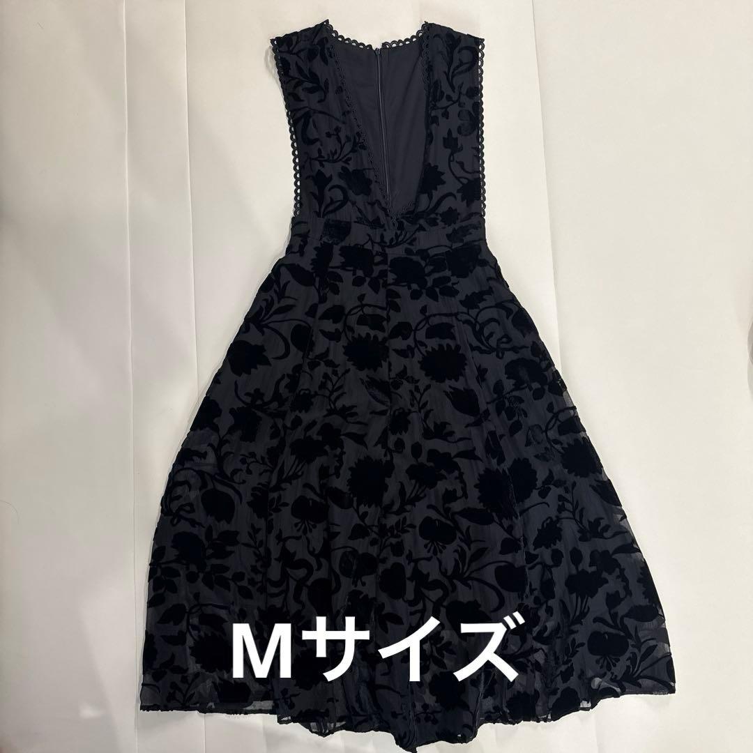 〈定価:18,700〉tnewties Vネックドレス