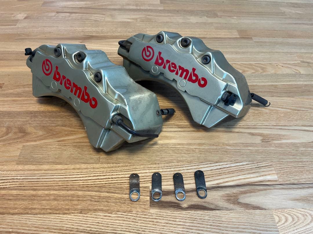 キャリパーカバー　ゴールド　ハイエース200系用