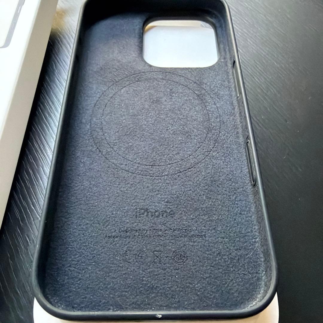 iPhone 16 Pro 128GB ブラックチタニウム純正シリコンケース付