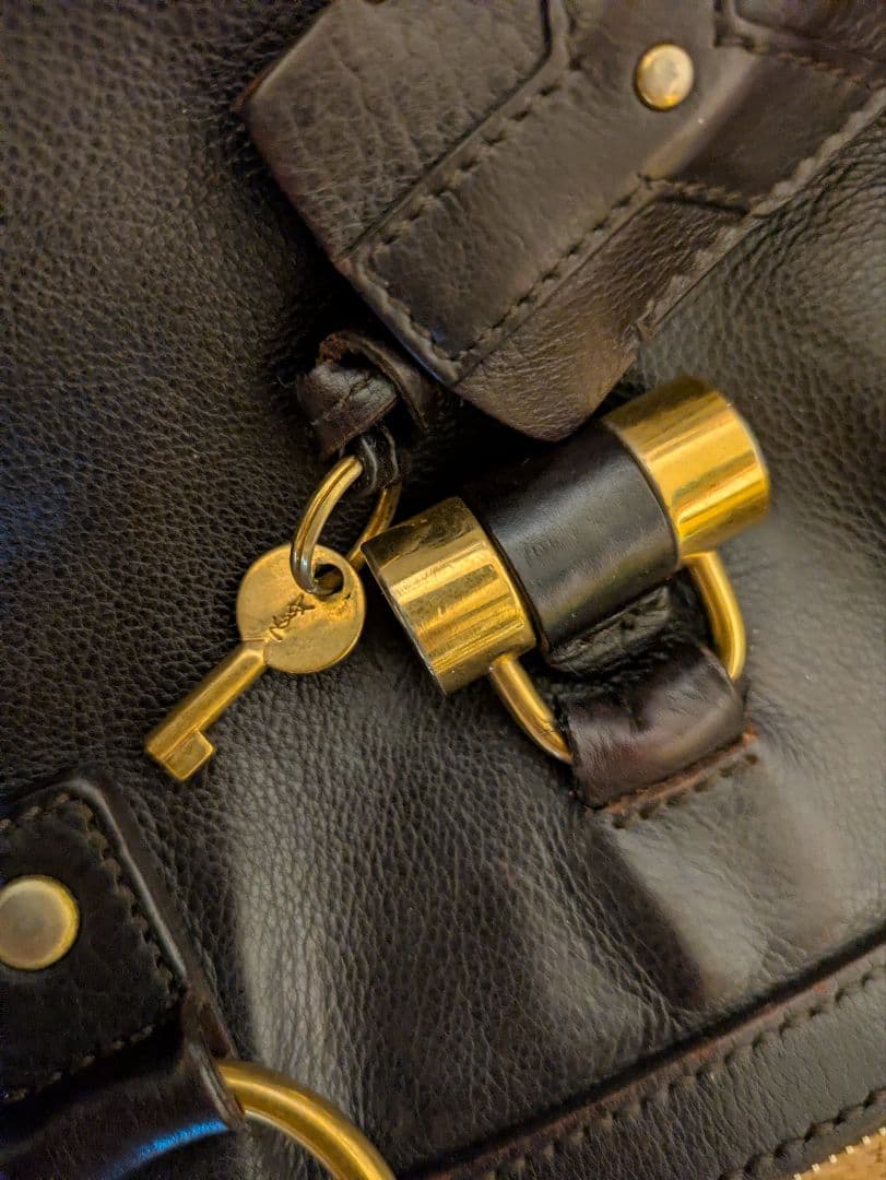 む*ぎ様 レザー ブラック ハンドバッグ ゴールド金具