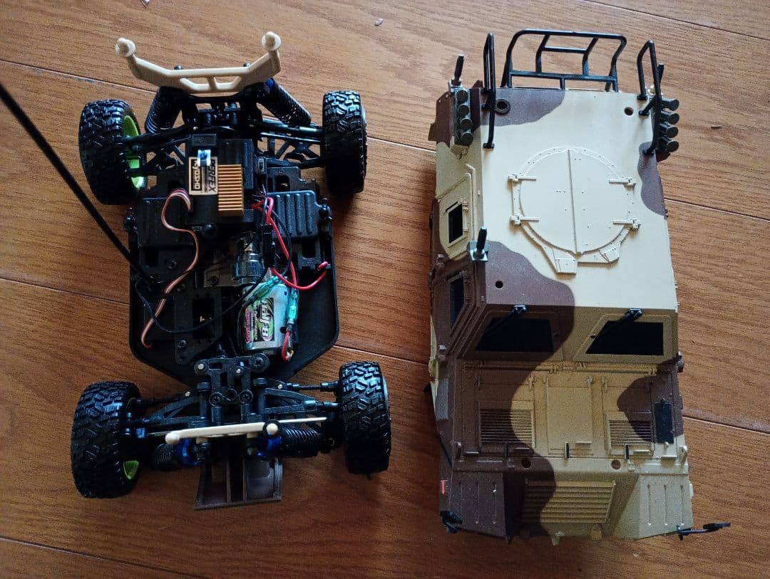 京商 1/16 陸上自衛隊 軽装甲機動車 レディーセット 電動RC