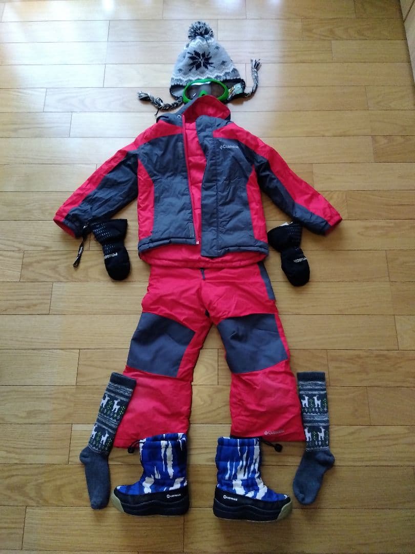 子供用スキーウェア☆columbia、スノーブーツ、ニット帽、スキー手袋セット